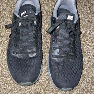 NikeiD size 8 BLK/GREY *USED*